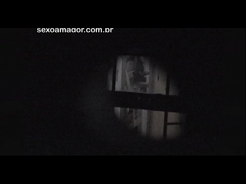 ❤️ Blondie dirakam video secara rahsia oleh intip kawasan kejiranan yang tersembunyi di sebalik batu bata kosong Lucah di lucah ms.pornolemon.ru